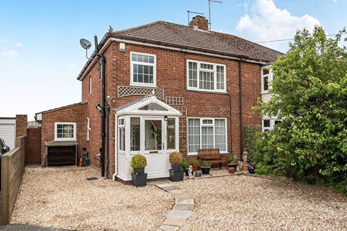3 Bedroom Semi-Detached House For Sale In London Road, Dorchester, DT1