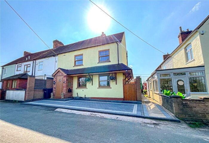 3 Bedroom Semi-Detached House To Rent In Moor Lane, Amington, Tamworth, Staffordshire, B77