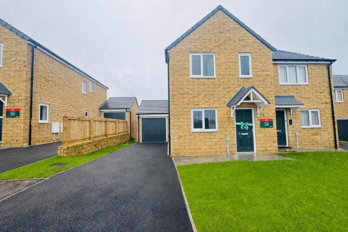 3 Bedroom Semi Detached House To Rent In Anchor Mews, Bradford, BD7