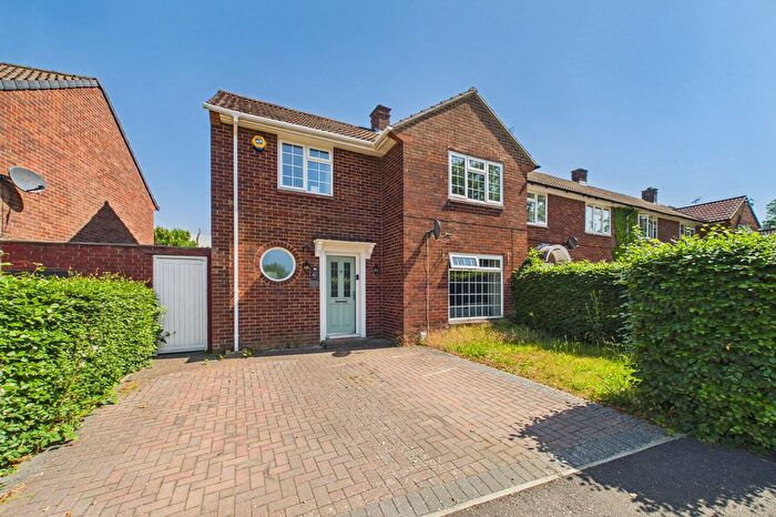 4 Bedroom End Of Terrace House For Sale In Reeds Hill, Bracknell, Berkshire, RG12