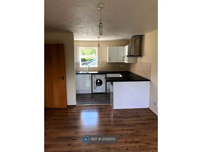 2 Bedroom Flat To Rent In Dudley Close, Chafford Hundred, Grays, RM16