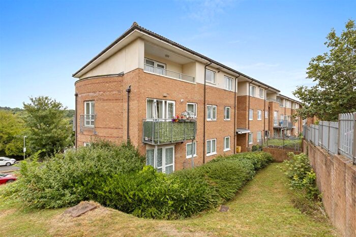 2 Bedroom Flat For Sale In Windrush Drive, High Wycombe, HP13