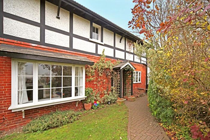 4 Bedroom Detached House To Rent In Cookham Dean, SL6