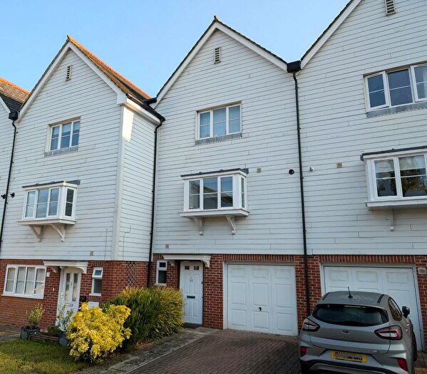 3 Bedroom House To Rent In Granary Close, RH12