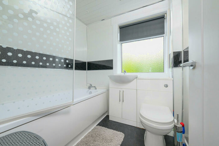 2 Bedroom End Of Terrace House To Rent In Stafford Road, Greenock, PA16