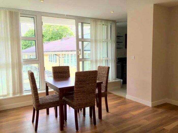 2 Bedroom Flat To Rent In Upper Richmond Road, London, SW15