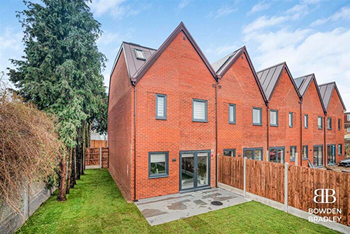 3 Bedroom House For Sale In Boss Close, Hornchurch, RM12