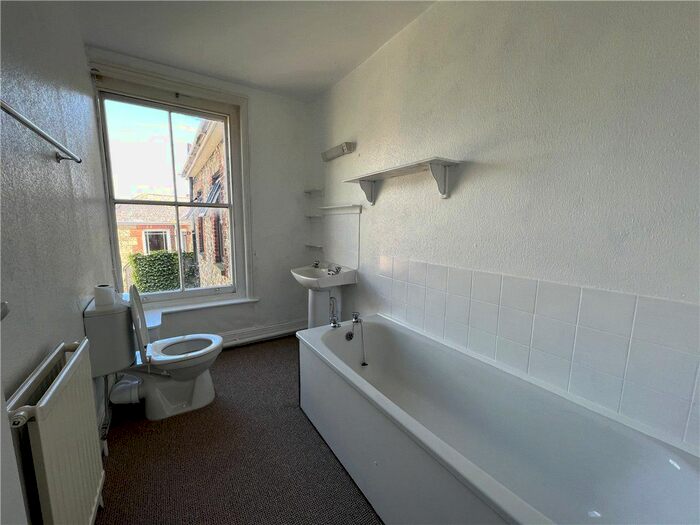 2 Bedroom Flat For Sale In Hambrough Road, Ventnor, Isle Of Wight, PO38