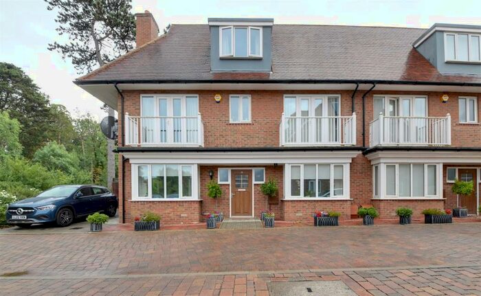 4 Bedroom Semi-Detached House To Rent In David Wildman Lane, Mill Hill, London, NW7