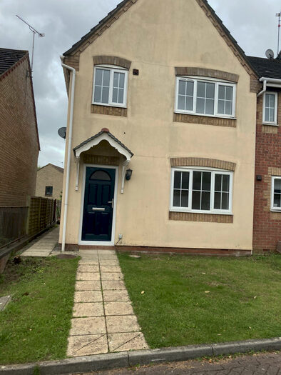 3 Bedroom Semi-Detached House To Rent In Shelley Close, Yeovil, BA21