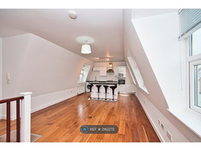 2 Bedroom Flat To Rent In Norfolk Avenue, London, N15