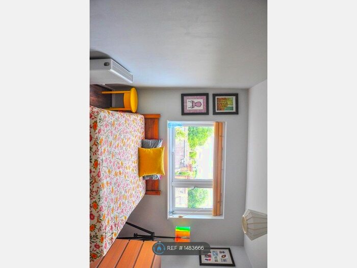 2 Bedroom Flat To Rent In Mount Park Road, London, W5