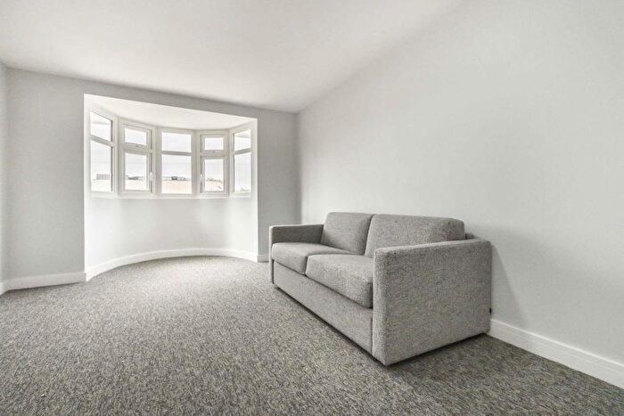 Studio To Rent In Main Street, Feltham, TW13