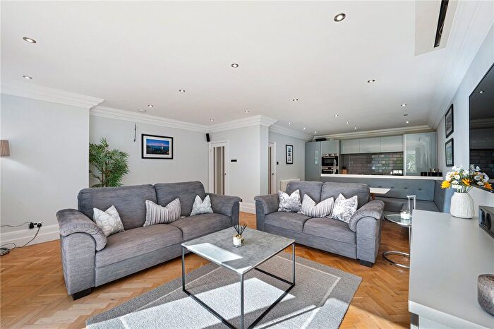 2 Bedroom Flat To Rent In Adlington Road, Wilmslow, Cheshire, SK9