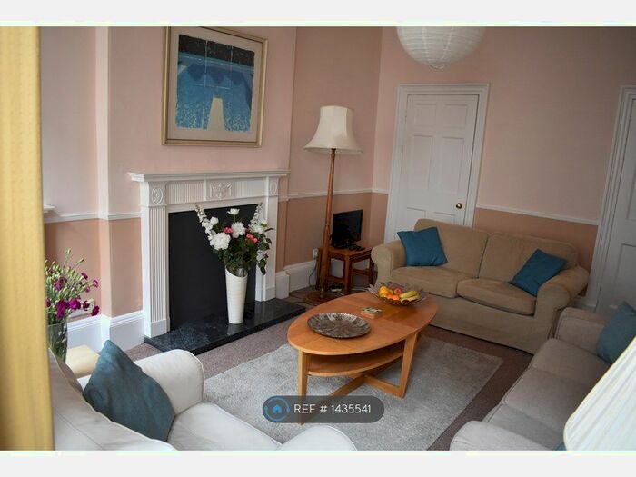 2 Bedroom Flat To Rent In Brighton Street, Edinburgh, EH1