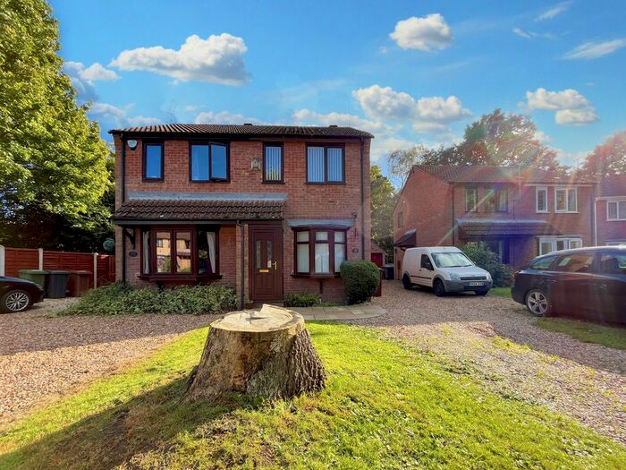 3 Bedroom Semi-Detached House To Rent In Locking Close, Lincoln, LN6