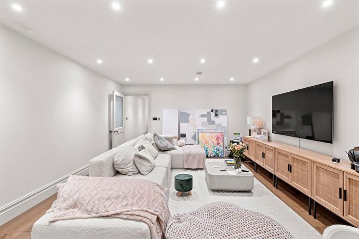 2 Bedroom Flat To Rent In Bradbourne Street, Parsons Green, SW6