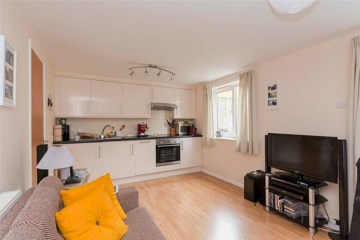 1 Bedroom Flat To Rent In Badgers Close, Forest Hill, Oxford, OX33