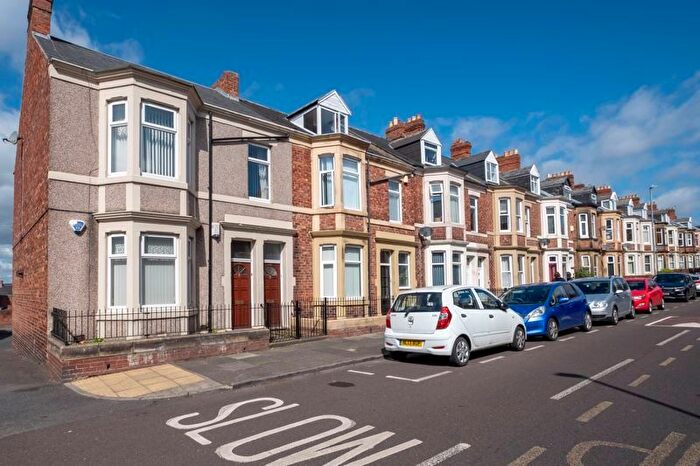 2 Bedroom Flat To Rent In Brinkburn Avenue, Next To Saltwell Park, Gateshead, NE8