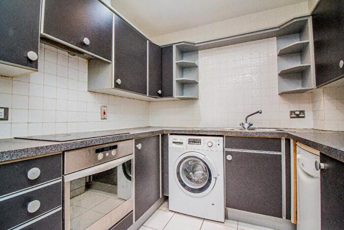 1 Bedroom Flat To Rent In Hainault Street, Ilford, London, IG1