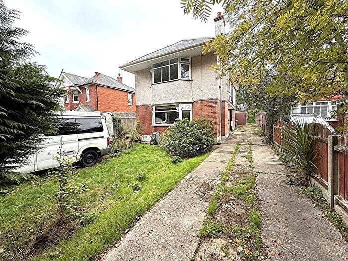 3 Bedroom Flat For Sale In Ringwood Road, Poole, BH14