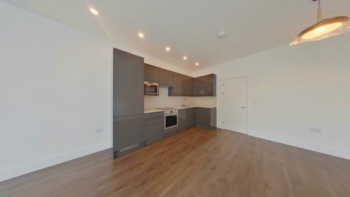 3 Bedroom Flat To Rent In Dollis Hill Lane, London, NW2