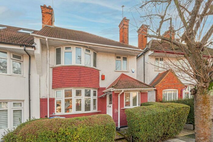 4 Bedroom Semi-Detached House To Rent In Alba Gardens, Golders Green, London, NW11
