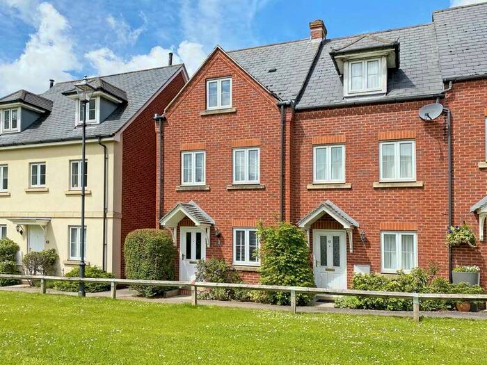 3 Bedroom Semi-Detached House To Rent In Fleming Way, Exeter, EX2