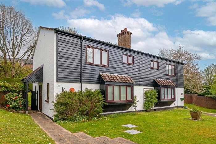 2 Bedroom Semi Detached House For Sale In Haigh Crescent, Redhill, RH1