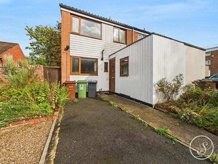 3 Bedroom Terraced House For Sale In Woodland Grove, Leeds, LS7