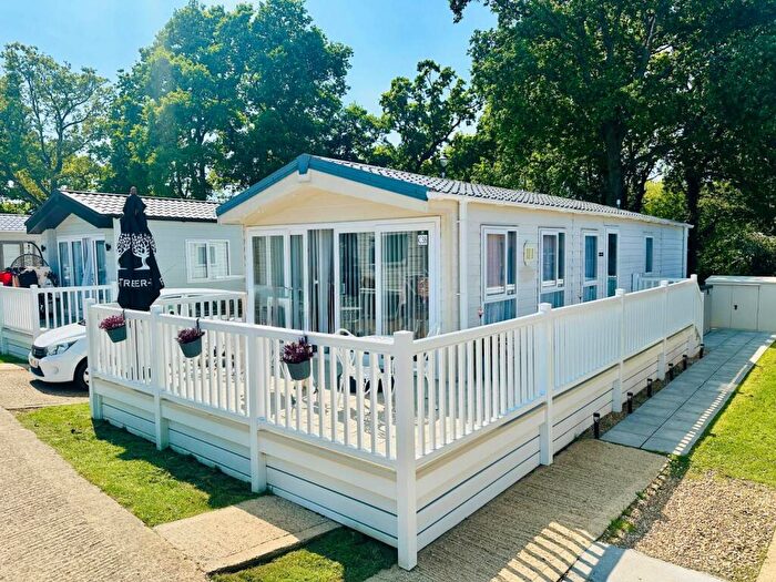 2 Bedroom Caravan For Sale In Perowne Way, Sandown, PO36