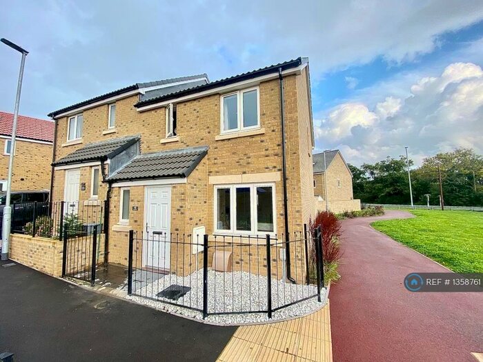 3 Bedroom Semi-Detached House To Rent In Lapwing Close, Houndstone, Yeovil, BA22