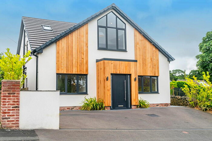 4 Bedroom Detached House For Sale In Turnshaw Avenue, Kirkburton, HD8