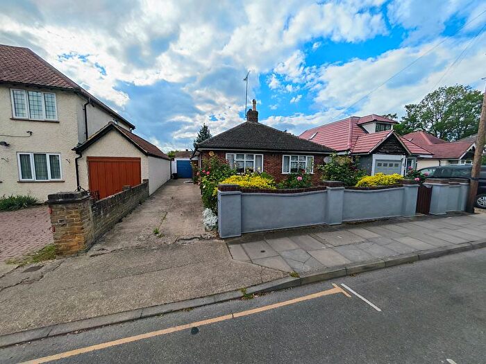 2 Bedroom Detached Bungalow For Sale In Frays Avenue, West Drayton, UB7