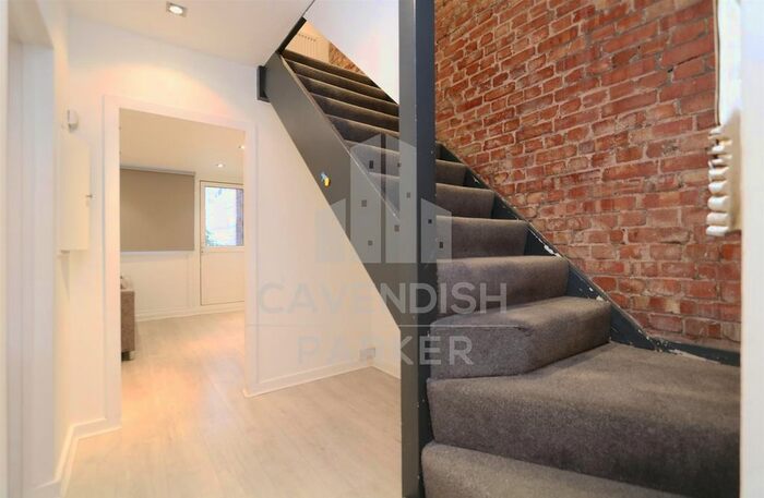 3 Bedroom Flat To Rent In Twyford Street, Islington, London, N1