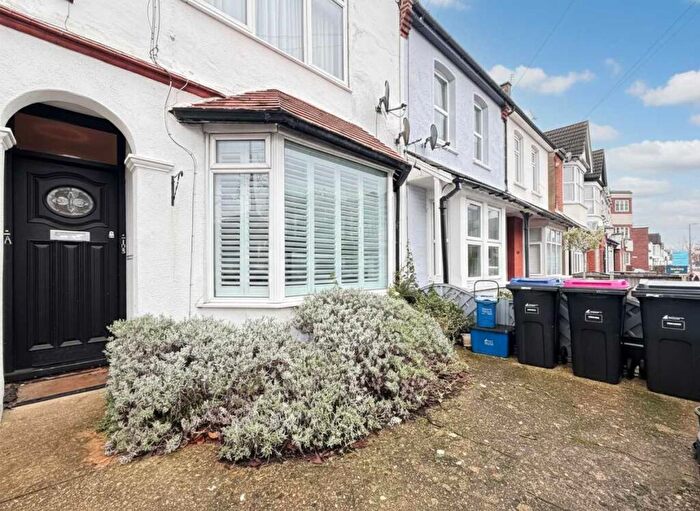 1 Bedroom Apartment For Sale In Leigh On Sea * Parking To Rear *, SS9