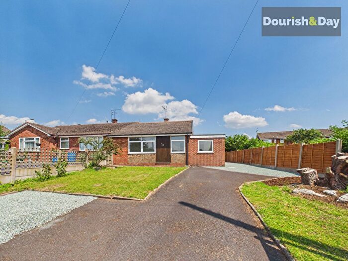 3 Bedroom Semi-Detached House For Sale In First Avenue, Stafford, ST16
