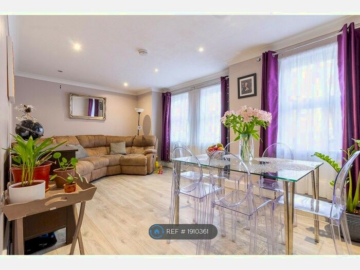 2 Bedroom Flat To Rent In Reef House, Mitcham, CR4