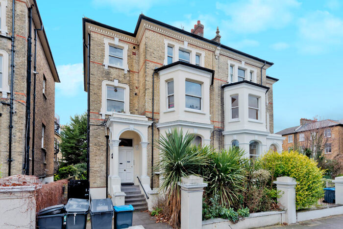 2 Bedroom Apartment To Rent In St James Road, Surbiton, KT6