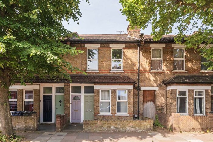 1 Bedroom Flat To Rent In Grosvenor Road, Hanwell, W7