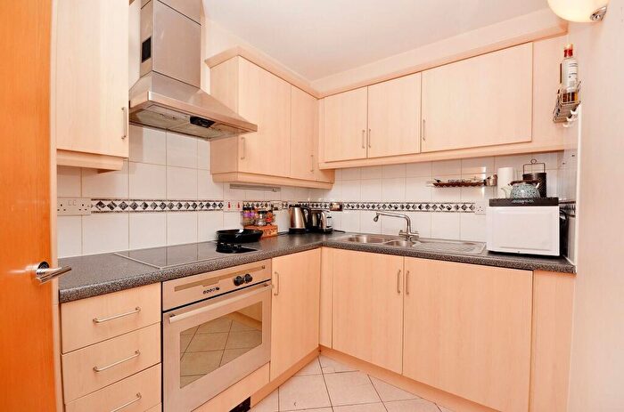 2 Bedroom Flat For Sale In Prescot Street, Aldgate, London, E1