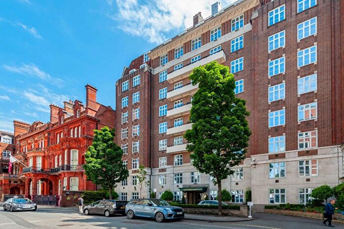2 Bedroom Flat To Rent In Chesterfield Gardens, Mayfair, W1J