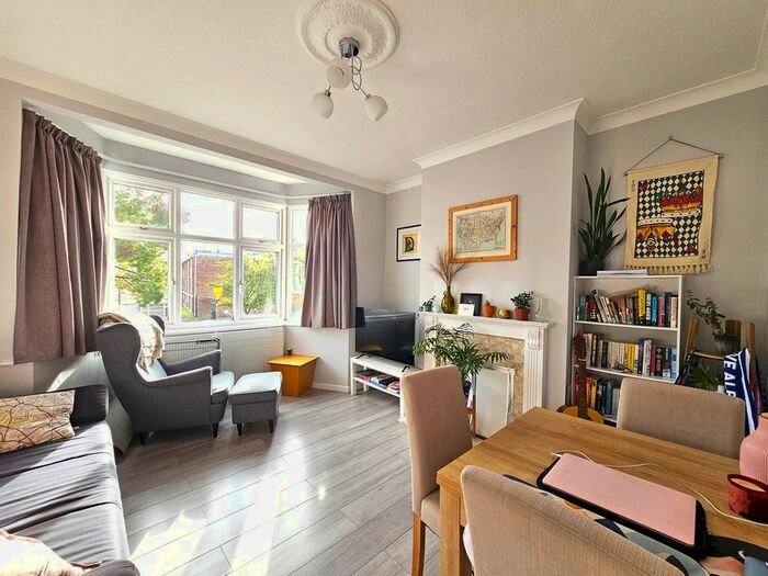 2 Bedroom Flat To Rent In Sherwood Hall, East End Road, N2