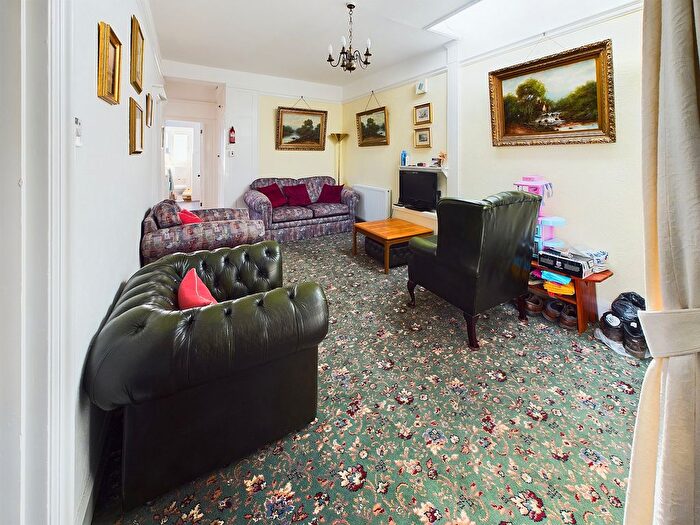2 Bedroom Flat For Sale In Moorcourt Close, Sidmouth, EX10