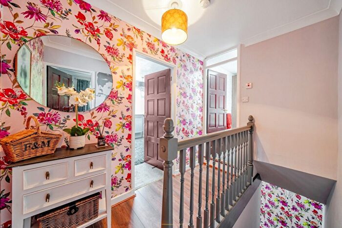 2 Bedroom Detached House For Sale In Ethnard Road, London, SE15