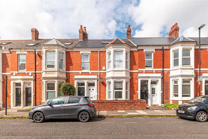 3 Bedroom Flat To Rent In Myrtle Grove, West Jesmond, Newcastle Upon Tyne, NE2