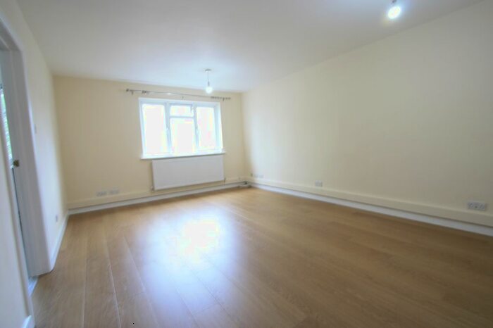 2 Bedroom Flat To Rent In Meopham Road, Mitcham CR4