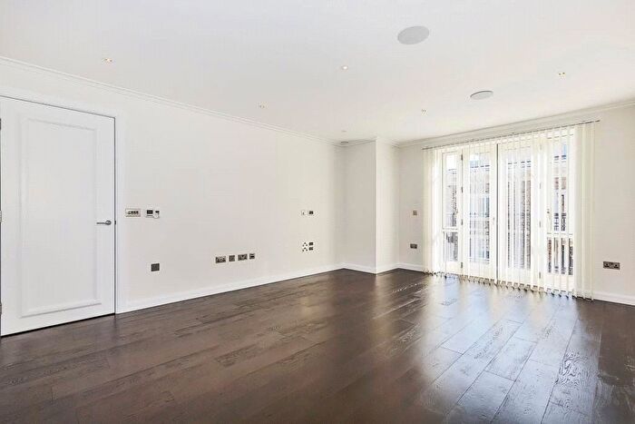 2 Bedroom Flat For Sale In Carnwath Road, London, SW6