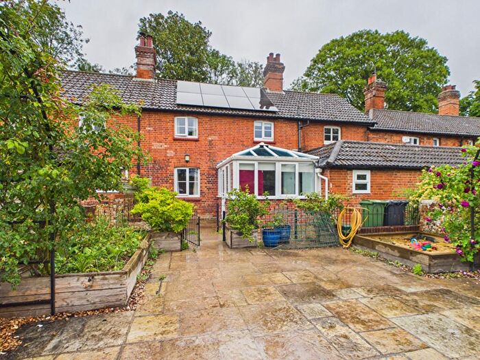2 Bedroom Terraced House For Sale In Mount Pleasant, Freefolk, RG28