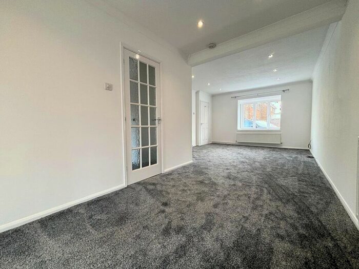 3 Bedroom Property To Rent In Kingfisher Close, Biggleswade, SG18